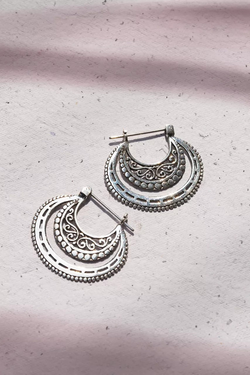 AMAZING CURVE HOOP EARRINGS